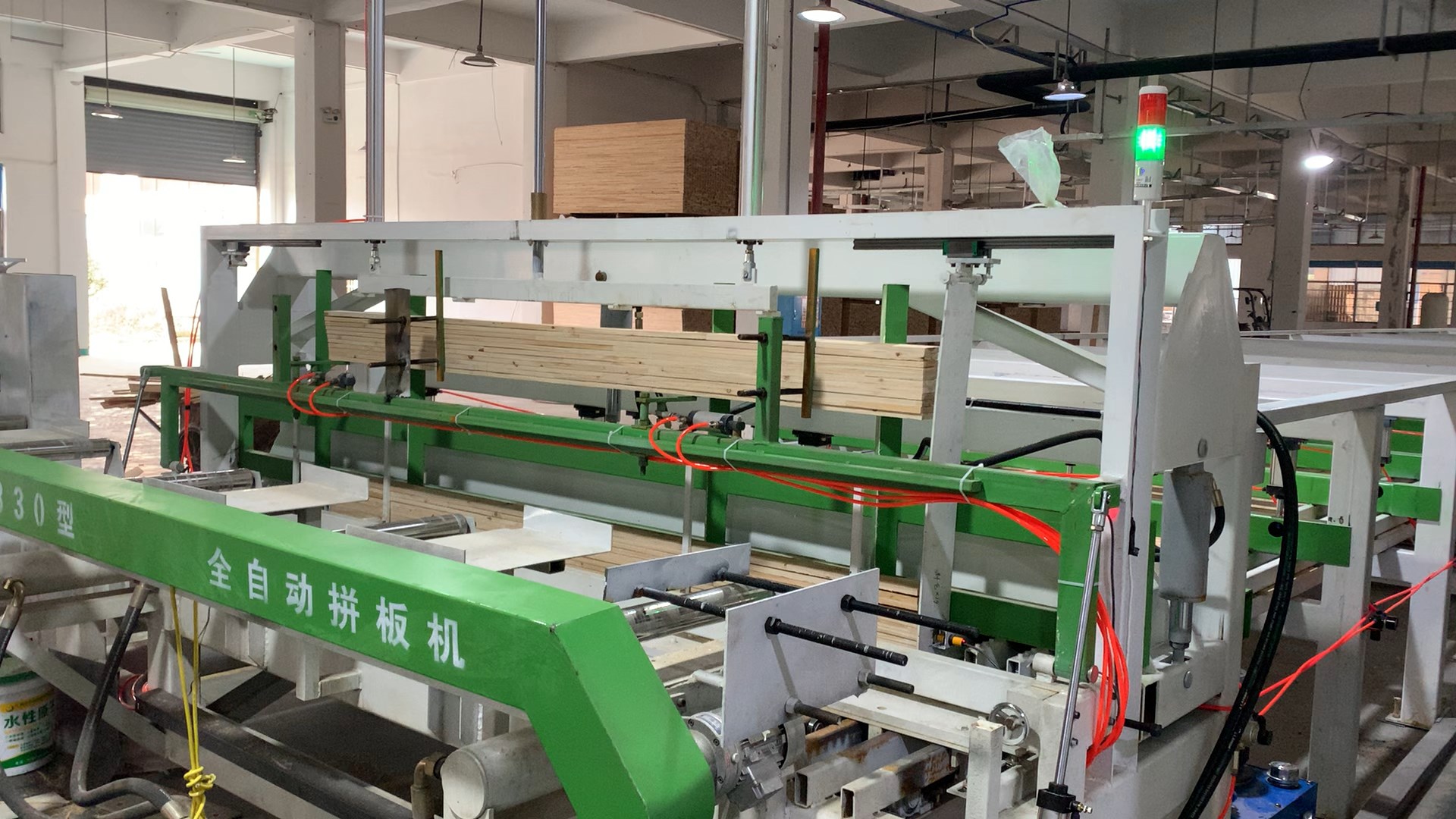全自动拼板机：重塑板材加工效率的五大核心优势
