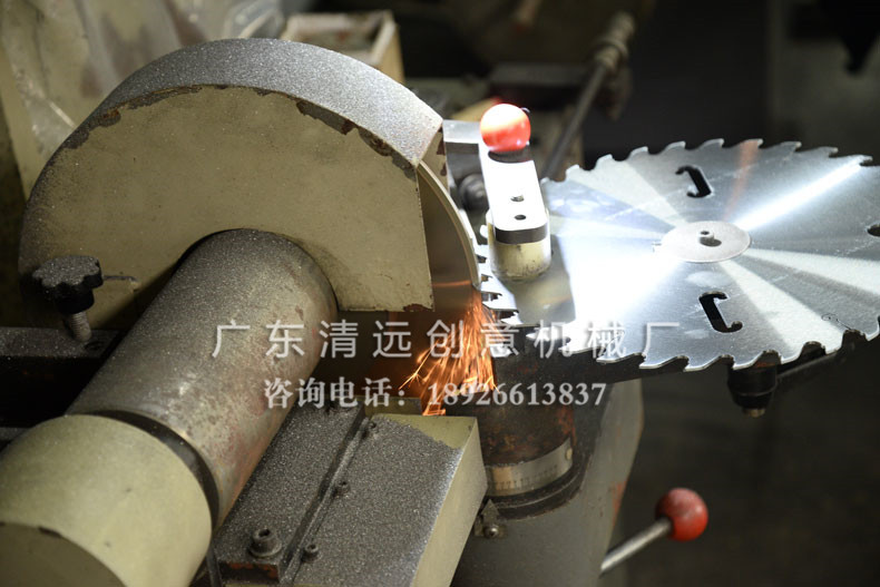 多片锯机器锯片使用进口钢板和进口合金刀头，超薄锯路