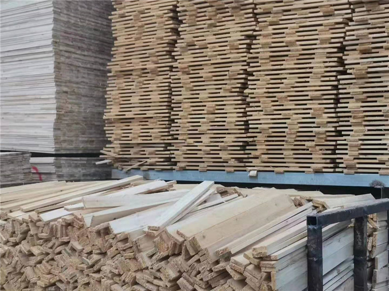 方木多片锯锯切的木条板